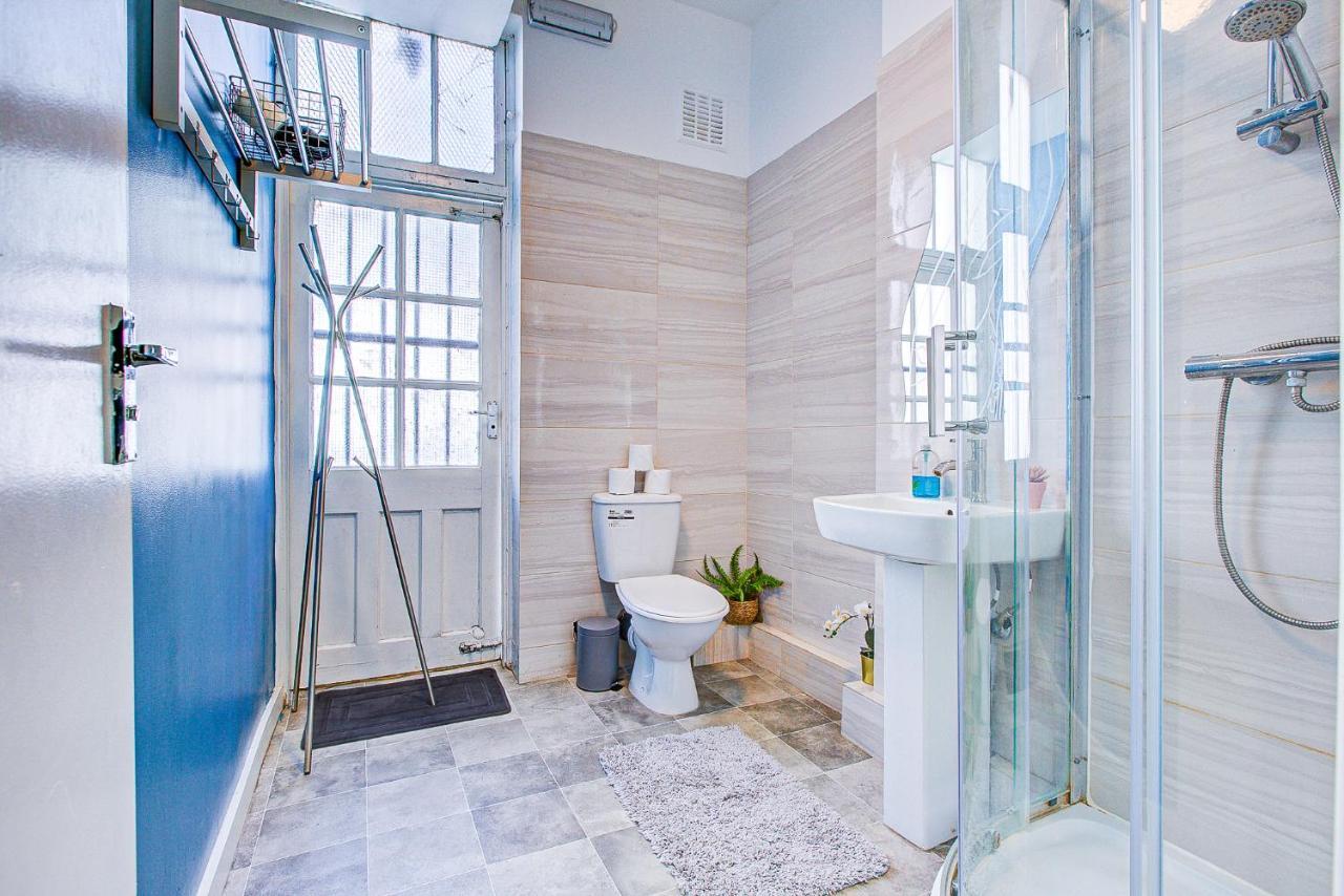 Studio With A Large Toilet And A Separate Room Budget Price Central Londres Extérieur photo
